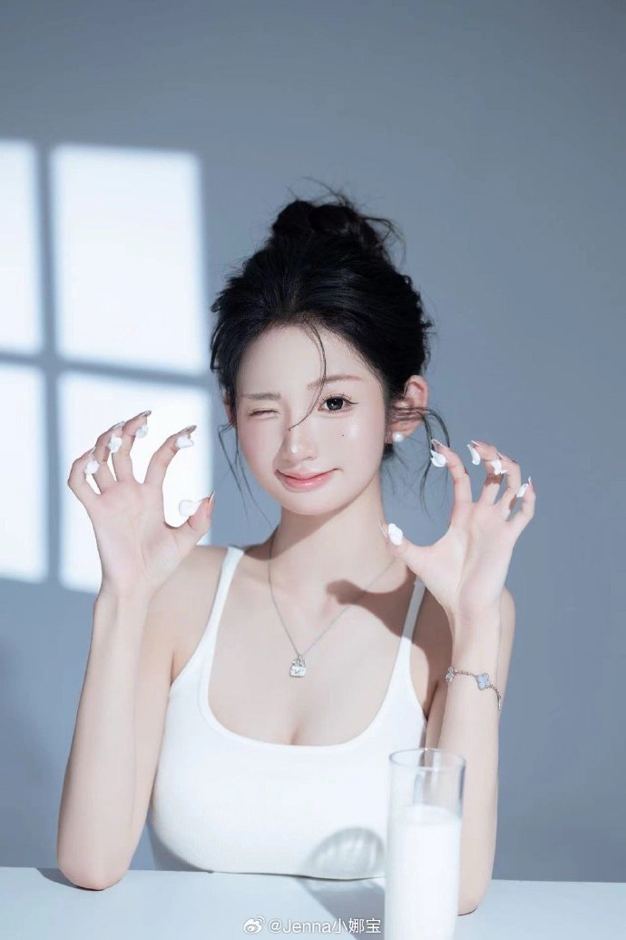 影评配图 · 顺滑色调下的都市